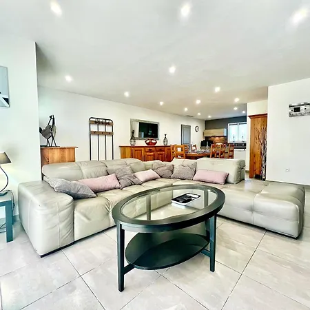 L'oustau Degio - Provence, Piscine, Clim, Calme, 4 Chambres, 6 Lits, 2 Salles De Bains, 8 Personnes Villa