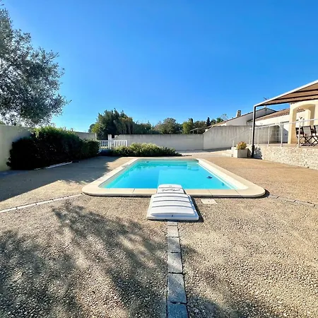 Villa L'oustau Degio - Provence, Piscine, Clim, Calme, 4 Chambres, 6 Lits, 2 Salles De Bains, 8 Personnes Istres