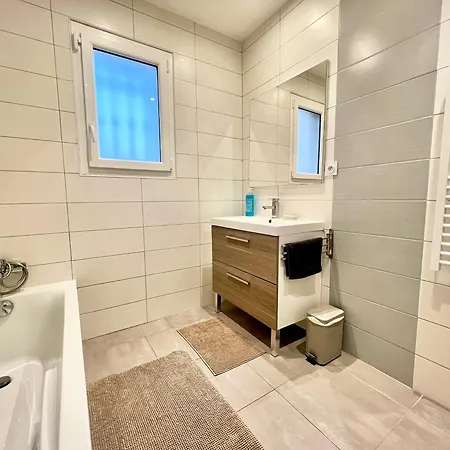 L'oustau Degio - Provence, Piscine, Clim, Calme, 4 Chambres, 6 Lits, 2 Salles De Bains, 8 Personnes *