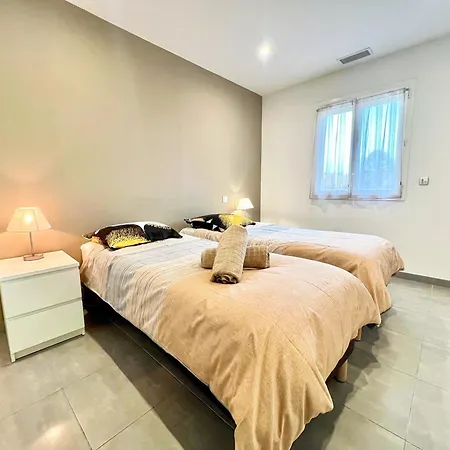 L'oustau Degio - Provence, Piscine, Clim, Calme, 4 Chambres, 6 Lits, 2 Salles De Bains, 8 Personnes