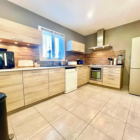 L'oustau Degio - Provence, Piscine, Clim, Calme, 4 Chambres, 6 Lits, 2 Salles De Bains, 8 Personnes Villa *